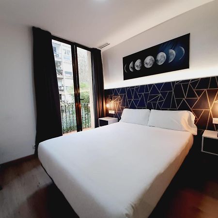 Hostal Laia By Gaiarooms บาร์เซโลนา ภายนอก รูปภาพ