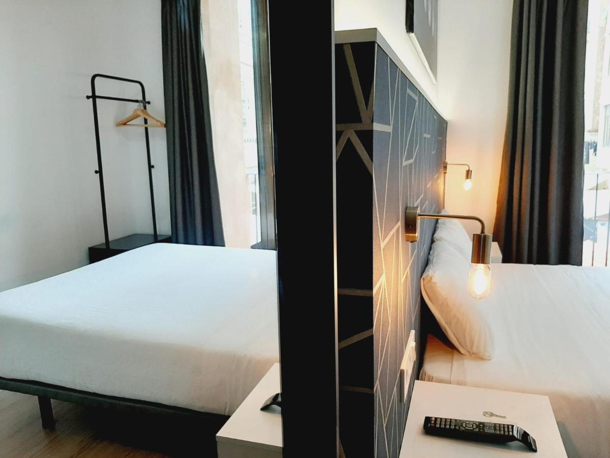 Hostal Laia By Gaiarooms บาร์เซโลนา ภายนอก รูปภาพ