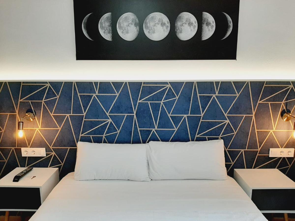 Hostal Laia By Gaiarooms บาร์เซโลนา ภายนอก รูปภาพ