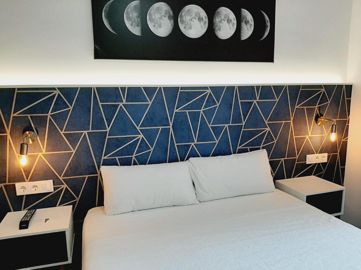 Hostal Laia By Gaiarooms บาร์เซโลนา ภายนอก รูปภาพ