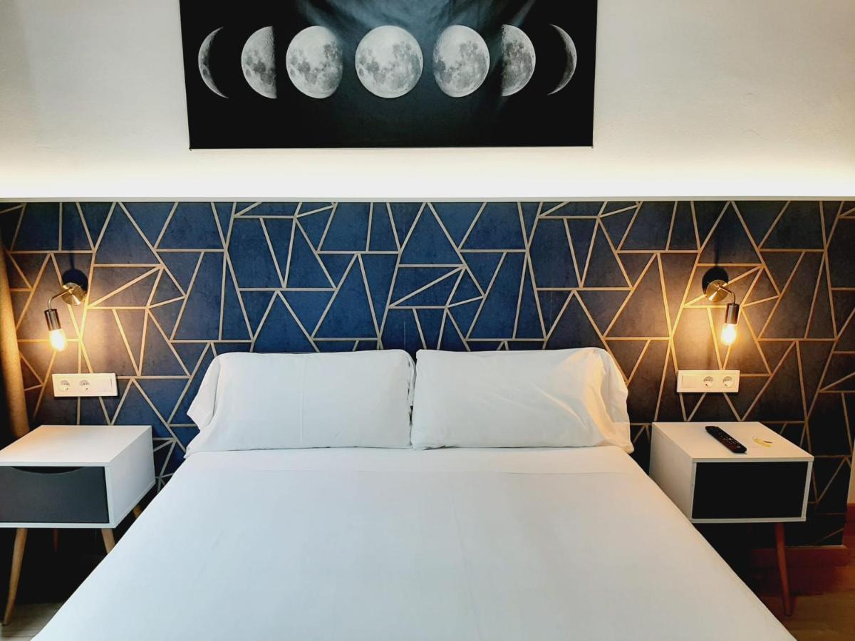 Hostal Laia By Gaiarooms บาร์เซโลนา ภายนอก รูปภาพ